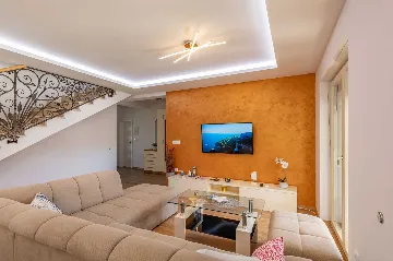 4-Bedroom Villa with Private Pool in Nedešćina