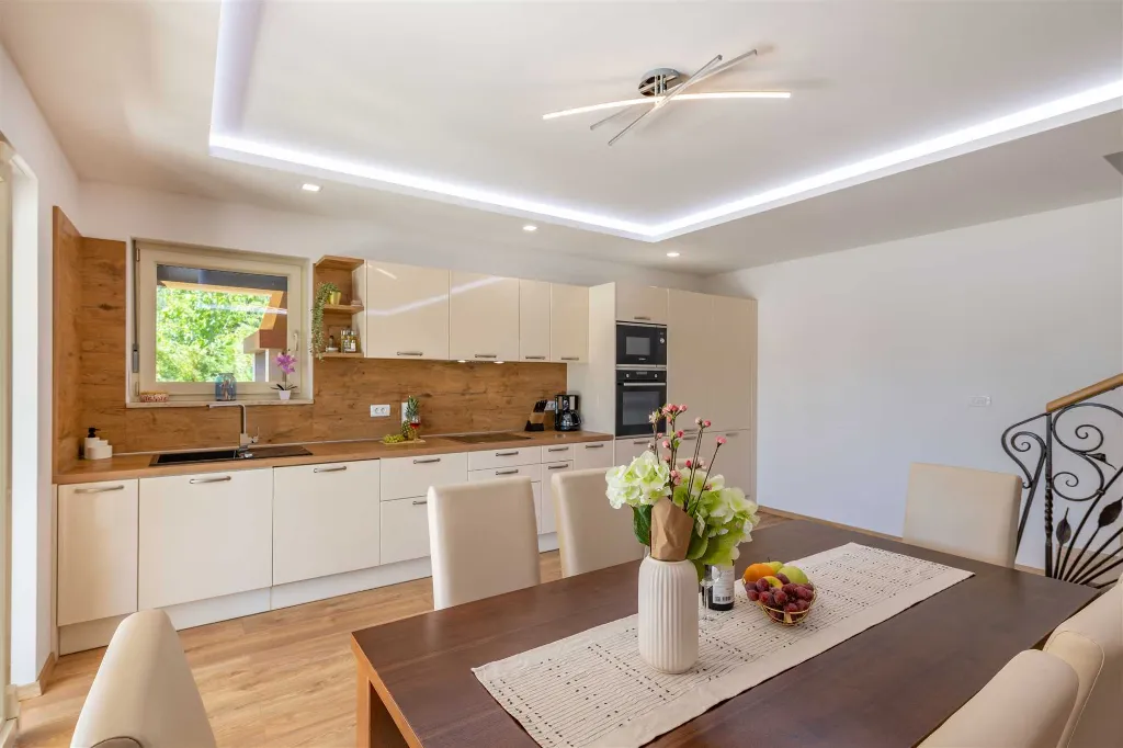 4-Bedroom Villa with Private Pool in Nedešćina