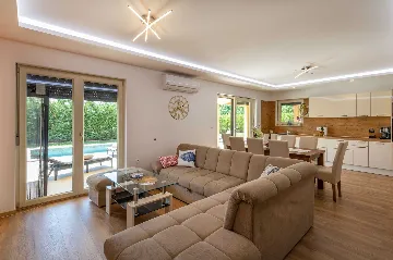 4-Bedroom Villa with Private Pool in Nedešćina