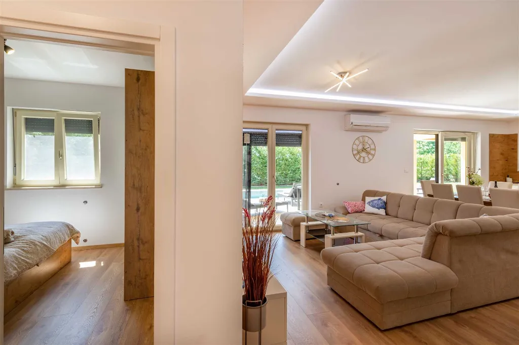 4-Bedroom Villa with Private Pool in Nedešćina