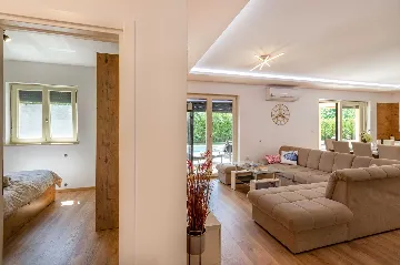 4-Bedroom Villa with Private Pool in Nedešćina