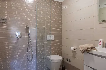 4-Bedroom Villa with Private Pool in Nedešćina