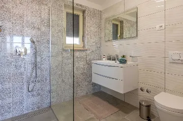 4-Bedroom Villa with Private Pool in Nedešćina