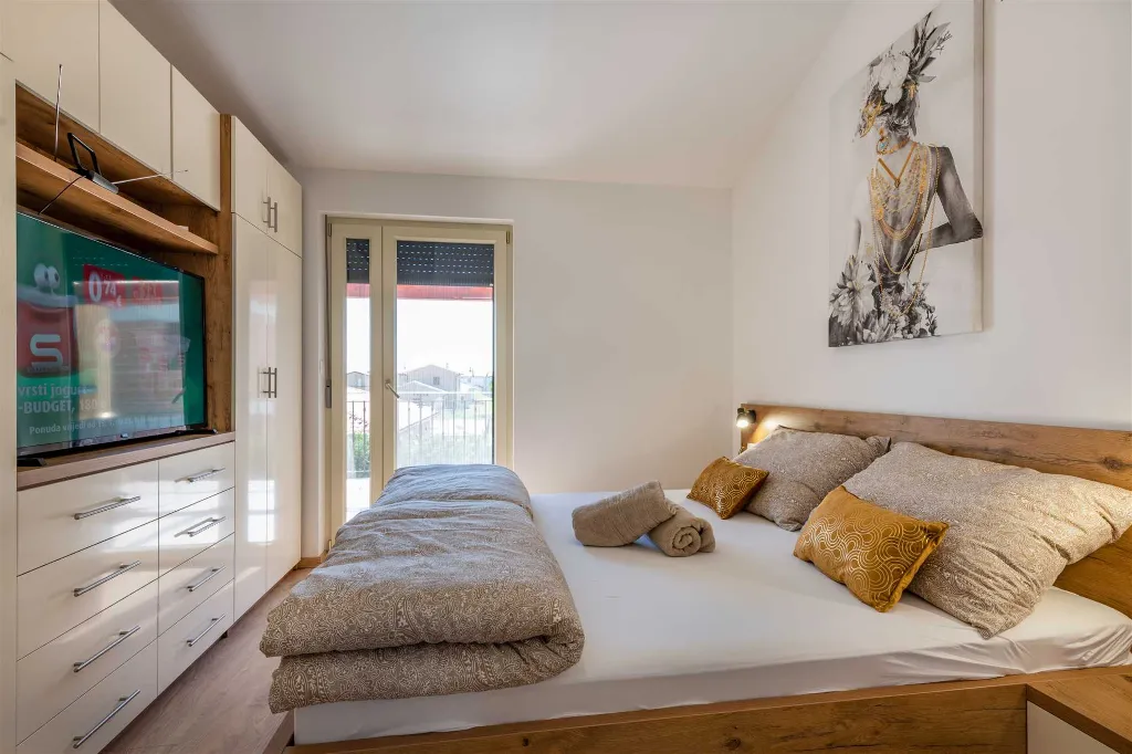 4-Bedroom Villa with Private Pool in Nedešćina