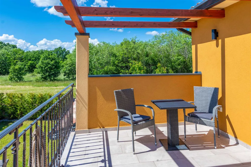4-Bedroom Villa with Private Pool in Nedešćina