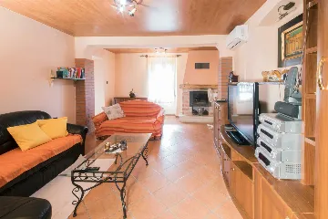 2-Bedroom Villa with Private Pool in Raša