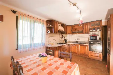 2-Bedroom Villa with Private Pool in Raša