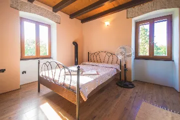 2-Bedroom Villa with Private Pool in Raša