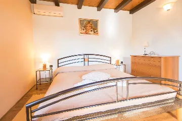 2-Bedroom Villa with Private Pool in Raša