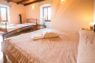 2-Bedroom Villa with Private Pool in Raša