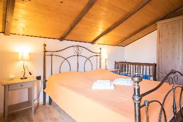 2-Bedroom Villa with Private Pool in Raša