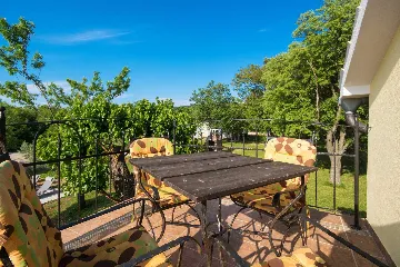 2-Bedroom Villa with Private Pool in Raša