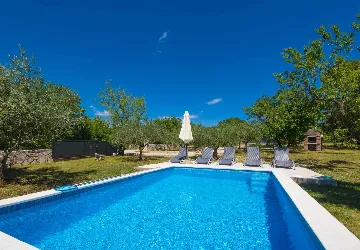 2-Bedroom Villa with Private Pool in Raša