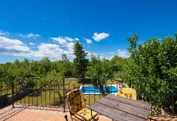 2-Bedroom Villa with Private Pool in Raša