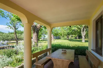2-Bedroom Villa with Private Pool in Raša