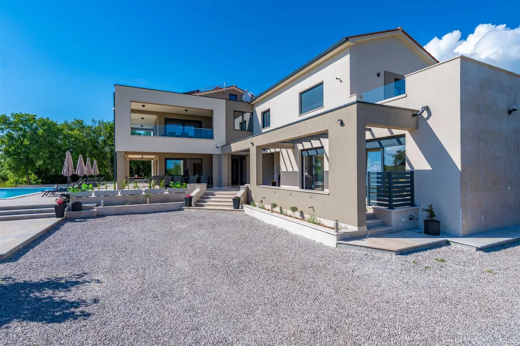 Raša Villa with Private Pool for Up to 18 Guests