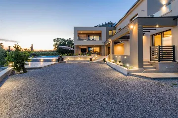 Raša Villa with Private Pool for Up to 18 Guests