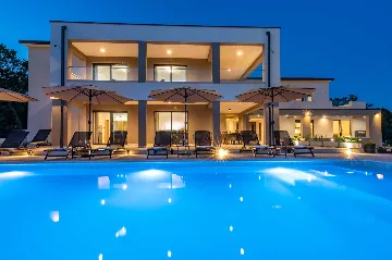 Raša Villa with Private Pool for Up to 18 Guests