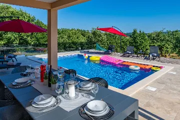 Apartment for 9 in Labin with Pool & Garden