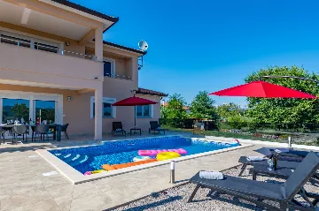 Apartment for 9 in Labin with Pool & Garden