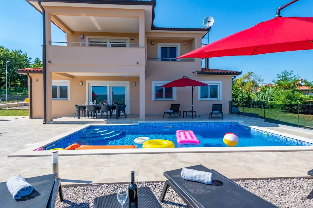 Apartment for 9 in Labin with Pool & Garden