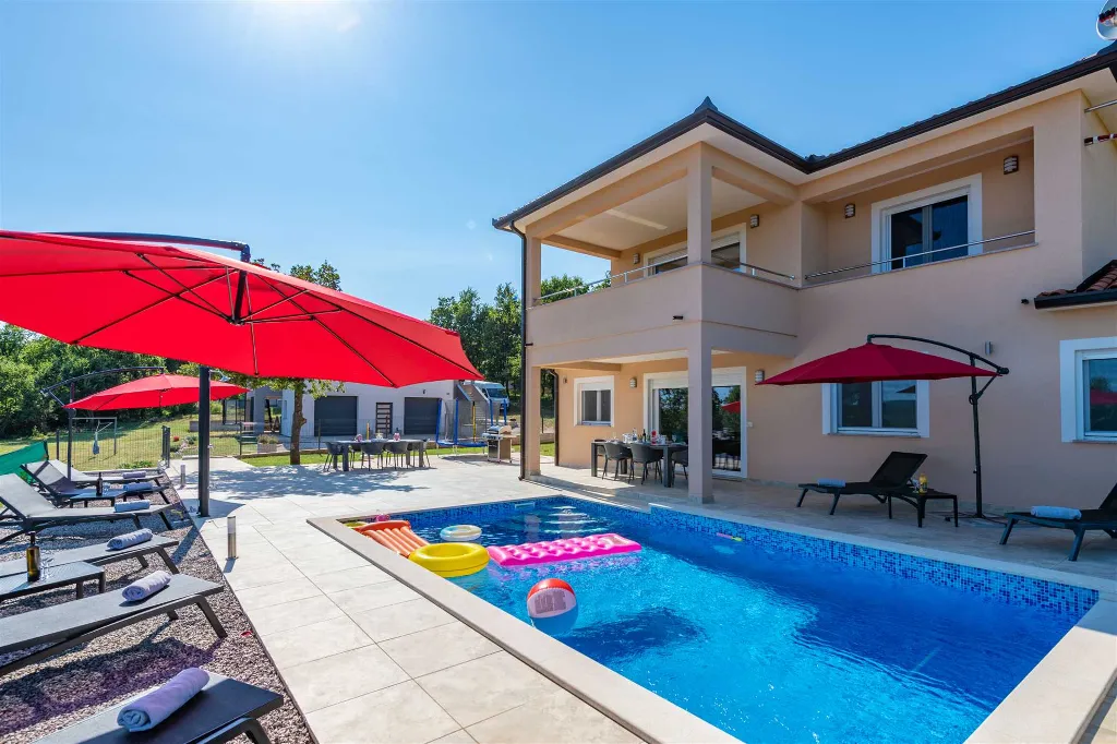 Apartment for 9 in Labin with Pool & Garden