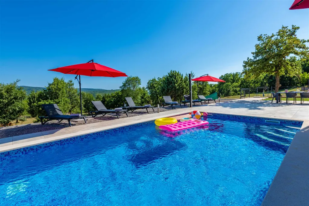 Apartment for 9 in Labin with Pool & Garden