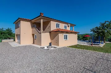 Apartment for 9 in Labin with Pool & Garden