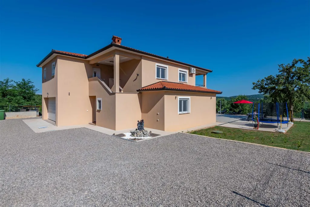 Apartment for 9 in Labin with Pool & Garden