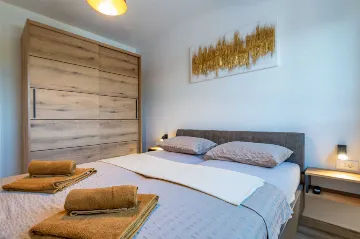 Apartment for 9 in Labin with Pool & Garden