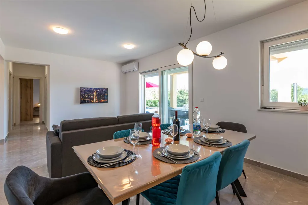 Apartment for 9 in Labin with Pool & Garden