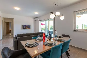 Apartment for 9 in Labin with Pool & Garden