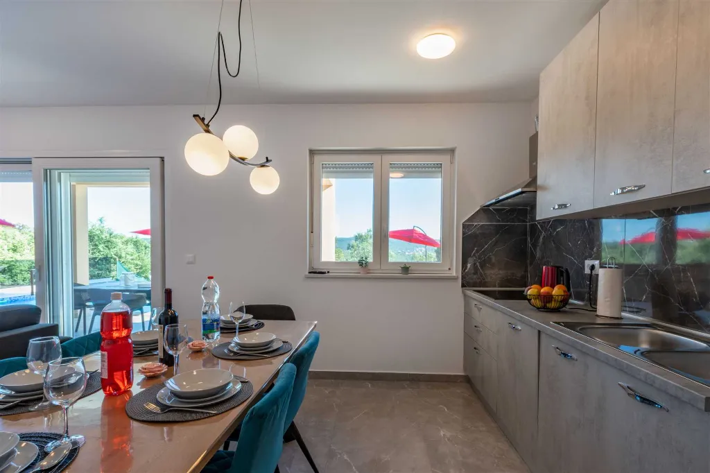 Apartment for 9 in Labin with Pool & Garden