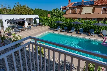 4-Bedroom Villa with Private Heated Pool in Nedešćina