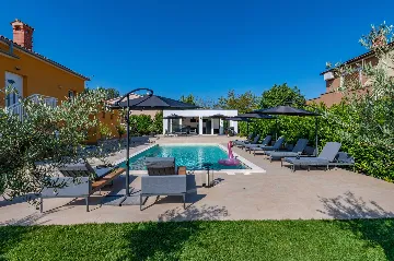4-Bedroom Villa with Private Heated Pool in Nedešćina