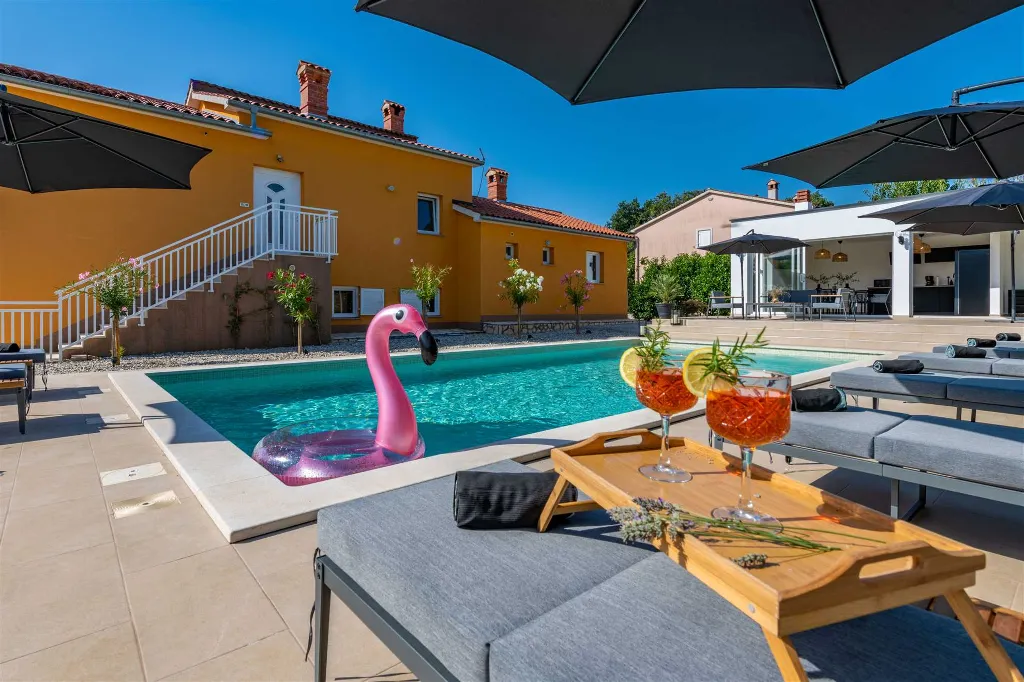 4-Bedroom Villa with Private Heated Pool in Nedešćina