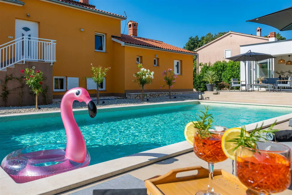 4-Bedroom Villa with Private Heated Pool in Nedešćina
