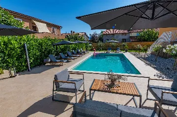 4-Bedroom Villa with Private Heated Pool in Nedešćina