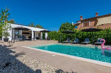 4-Bedroom Villa with Private Heated Pool in Nedešćina