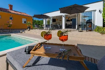 4-Bedroom Villa with Private Heated Pool in Nedešćina