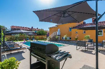 4-Bedroom Villa with Private Heated Pool in Nedešćina