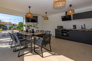 4-Bedroom Villa with Private Heated Pool in Nedešćina