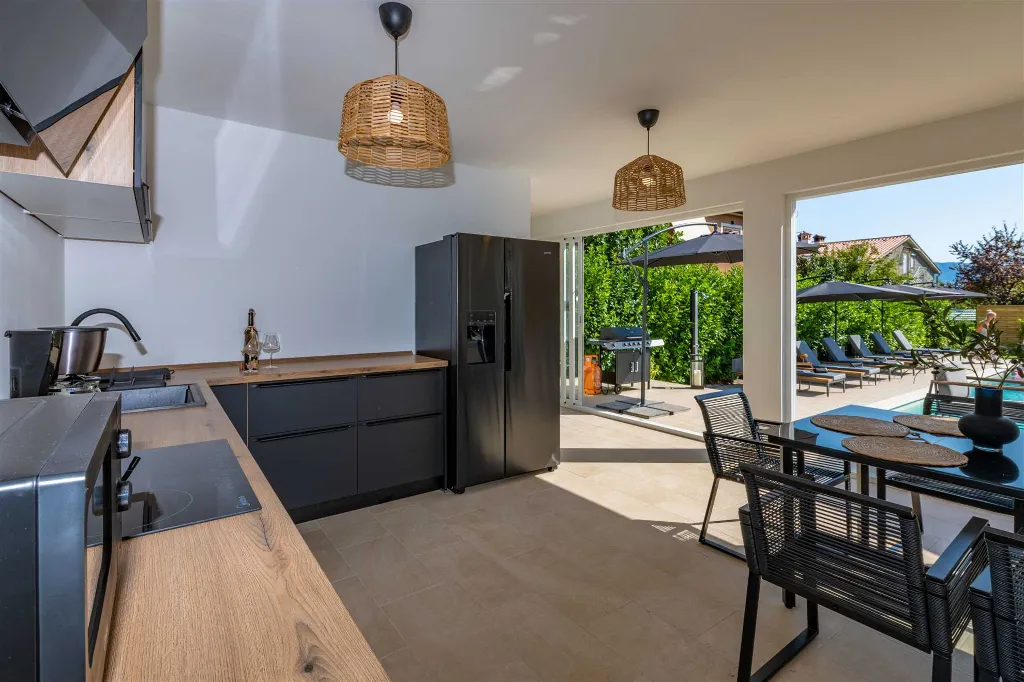 4-Bedroom Villa with Private Heated Pool in Nedešćina