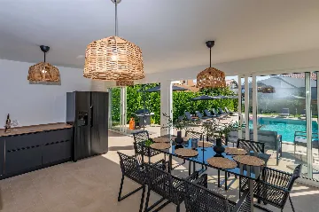 4-Bedroom Villa with Private Heated Pool in Nedešćina