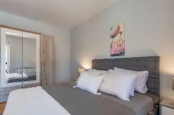 4-Bedroom Villa with Private Heated Pool in Nedešćina