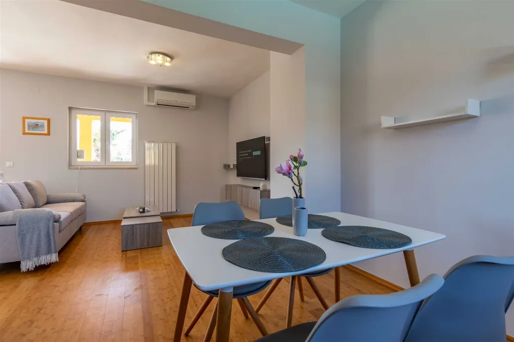 4-Bedroom Villa with Private Heated Pool in Nedešćina