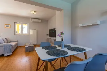 4-Bedroom Villa with Private Heated Pool in Nedešćina