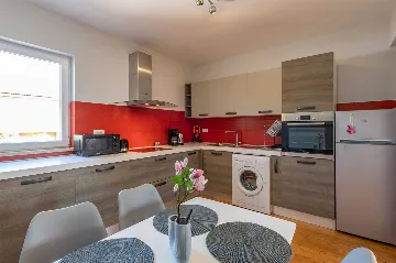 4-Bedroom Villa with Private Heated Pool in Nedešćina