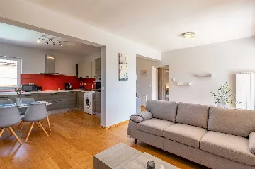 4-Bedroom Villa with Private Heated Pool in Nedešćina