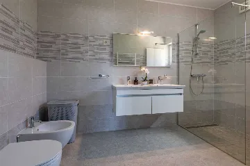 4-Bedroom Villa with Private Heated Pool in Nedešćina